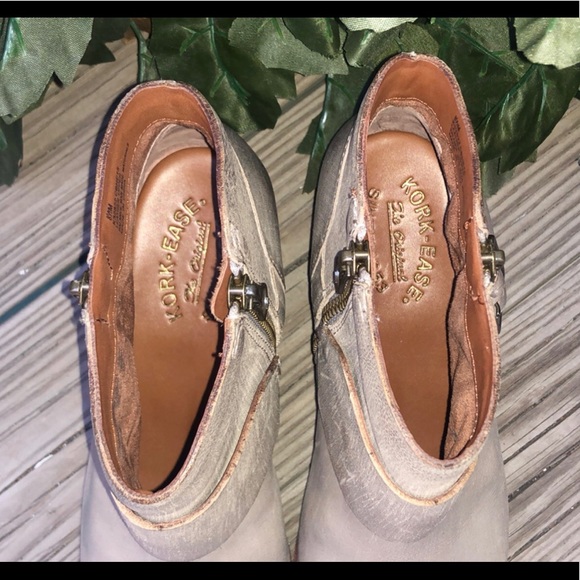 KORK-EASE Gray Leather Ankle Bootie - Picture 5 of 7